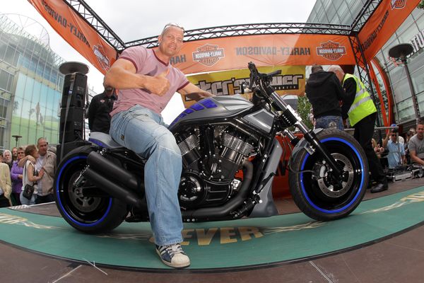HarleyHH2011   151.jpg - Hamburger Harley Days 2011, Harley Davidson, ride in bike show auf der moenckebergstrasse in hamburg am samstag, den 25. juni 2011,